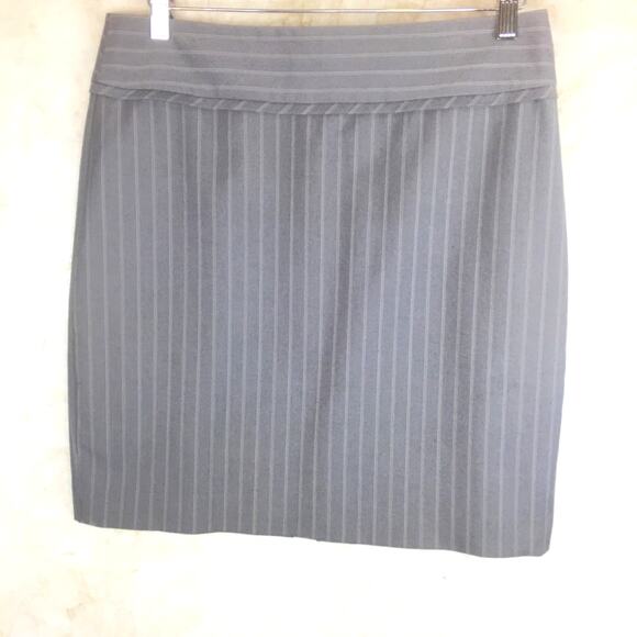 Calvin Klein Lined Gray PinStripe Skirt  Size 8 - Picture 1 of 11